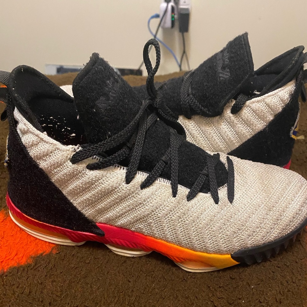 Nike LeBron XVI Space Travel size 6y